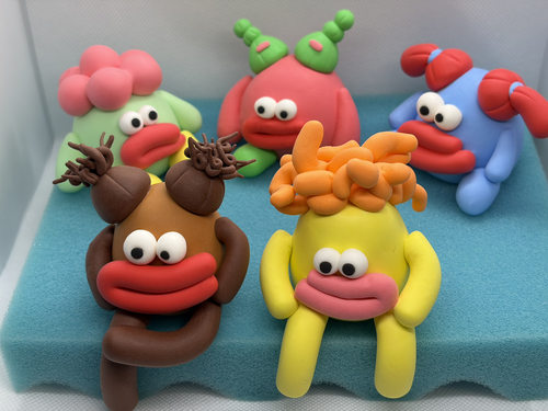 树脂粘土混超轻粘土手工成品小怪兽装饰卡通汽车办公桌摆件玩具