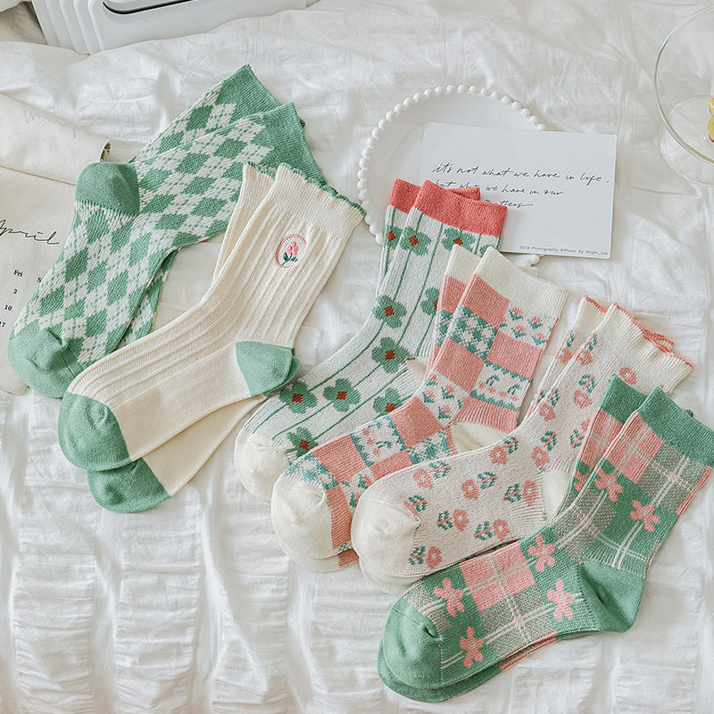 绿色小清新复古双针双路女中筒袜