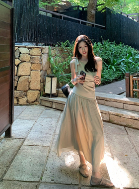 喂狗小面包‘莱赛尔’连衣裙女2026新款夏灰绿系带拼接露肩裙子