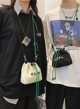 夏天夏季迷你小包包女2024新款时尚抽绳斜挎手机包白色单肩钥匙包