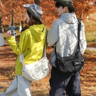巨好看的红色包包女款斜挎包简约百搭大气运动风单肩休闲饺子包男