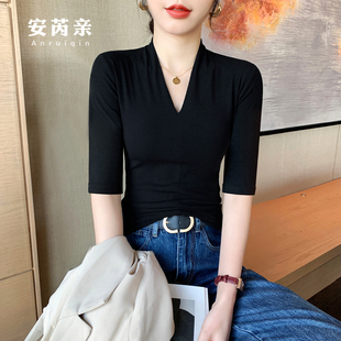 黑色深V领中袖T恤女2026年新款秋冬五分袖打底衫洋气修身韩版上衣