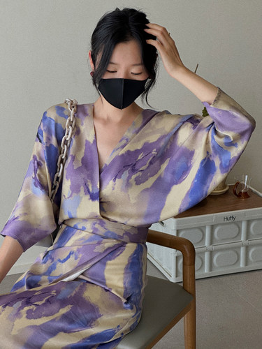 新中式缎面蓝紫色连衣裙