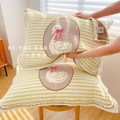 小天鹅纯棉四层纱布枕巾柔软卡通