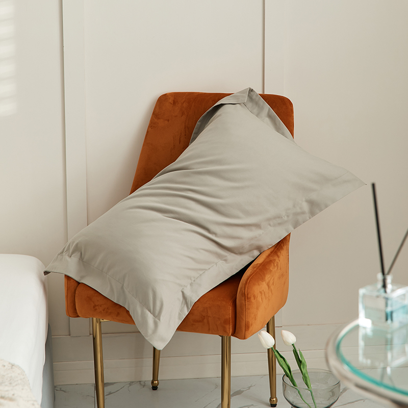 在耳边简约素色长绒棉枕套