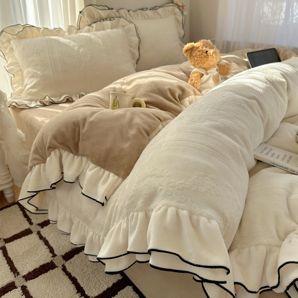 仙美双层密拷边雕花牛奶绒四件套