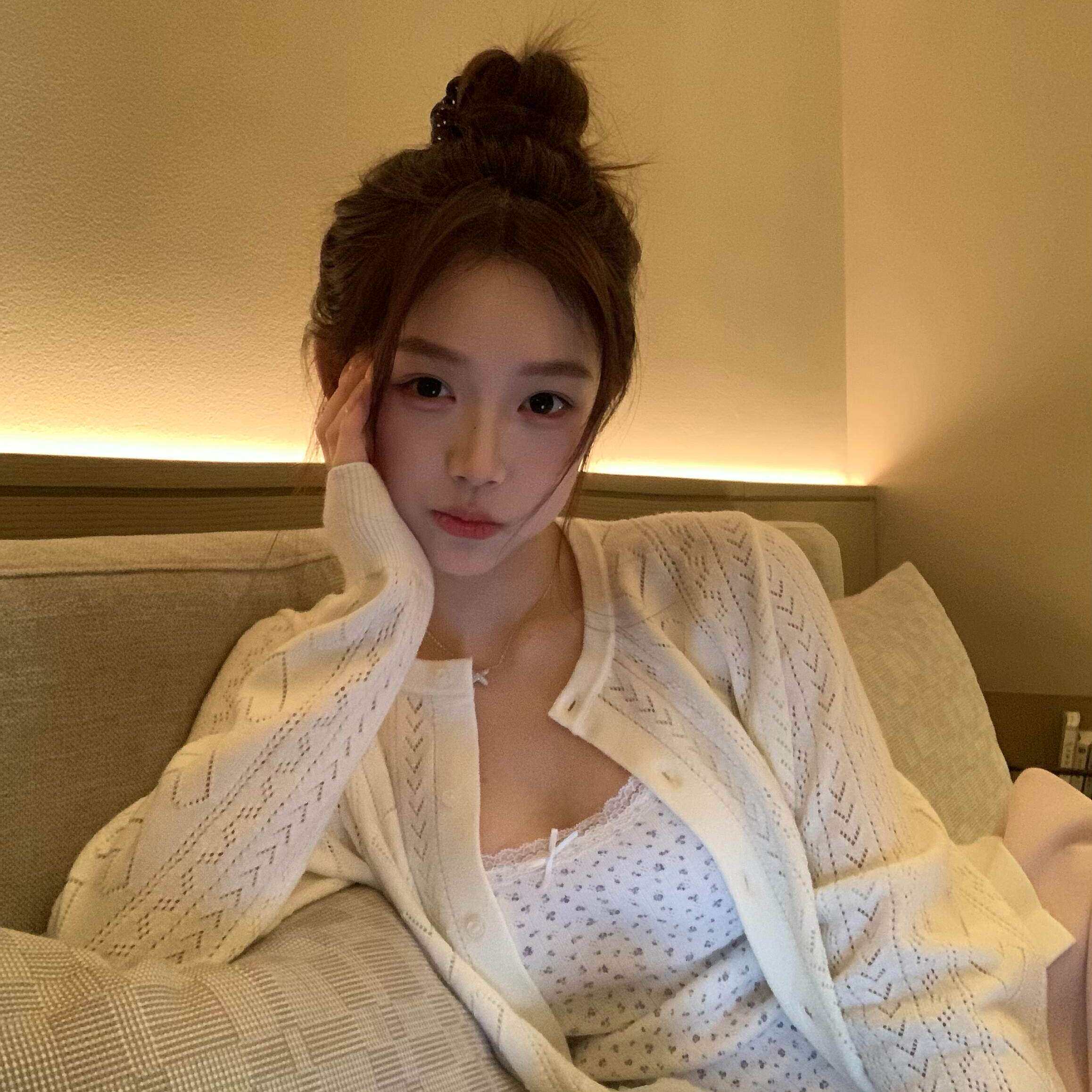 白色镂空长袖针织开衫女春季薄款防晒外套小个子修身显瘦短款上衣