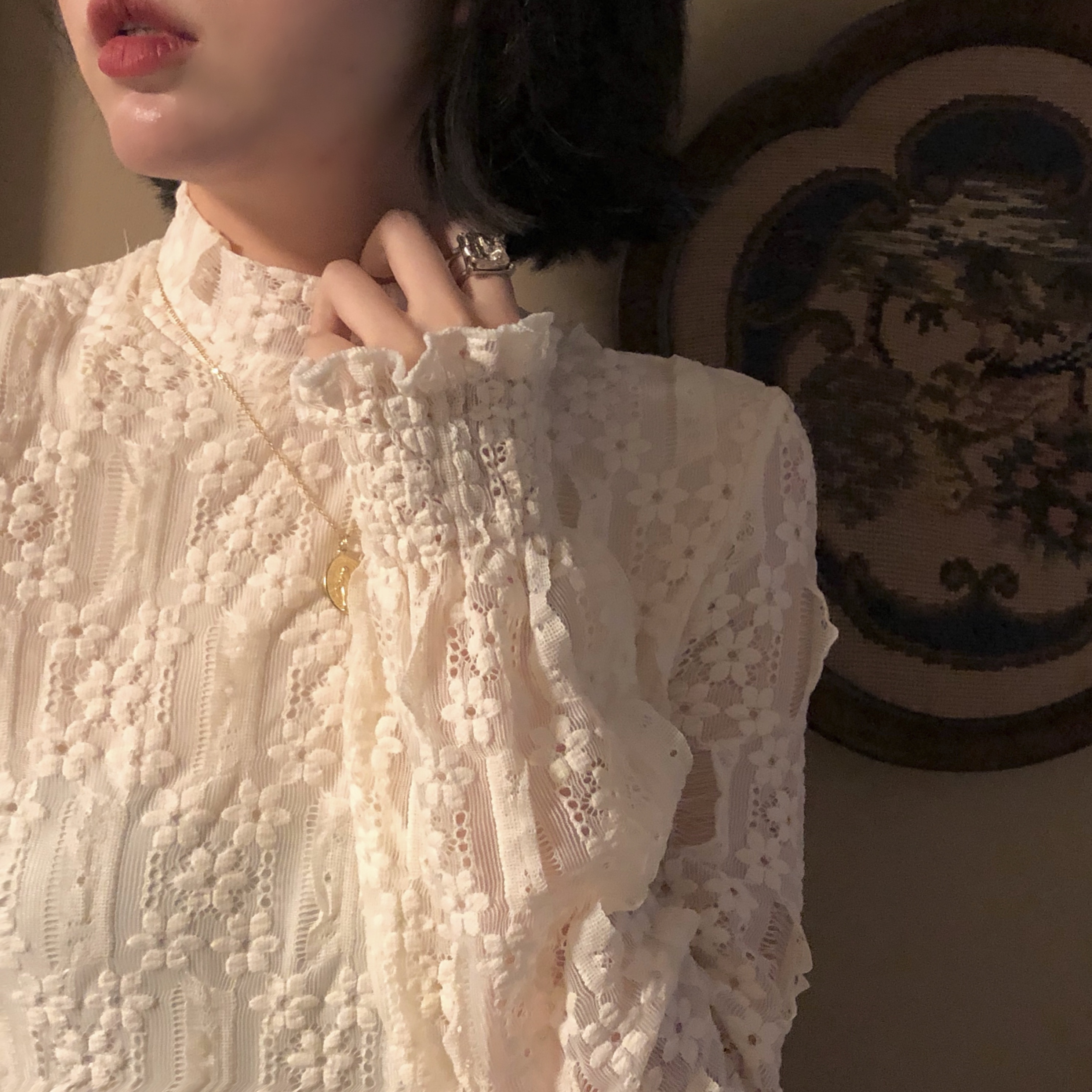 Real price new cream apricot Korean half high collar long sleeve wave lace bottom shirt