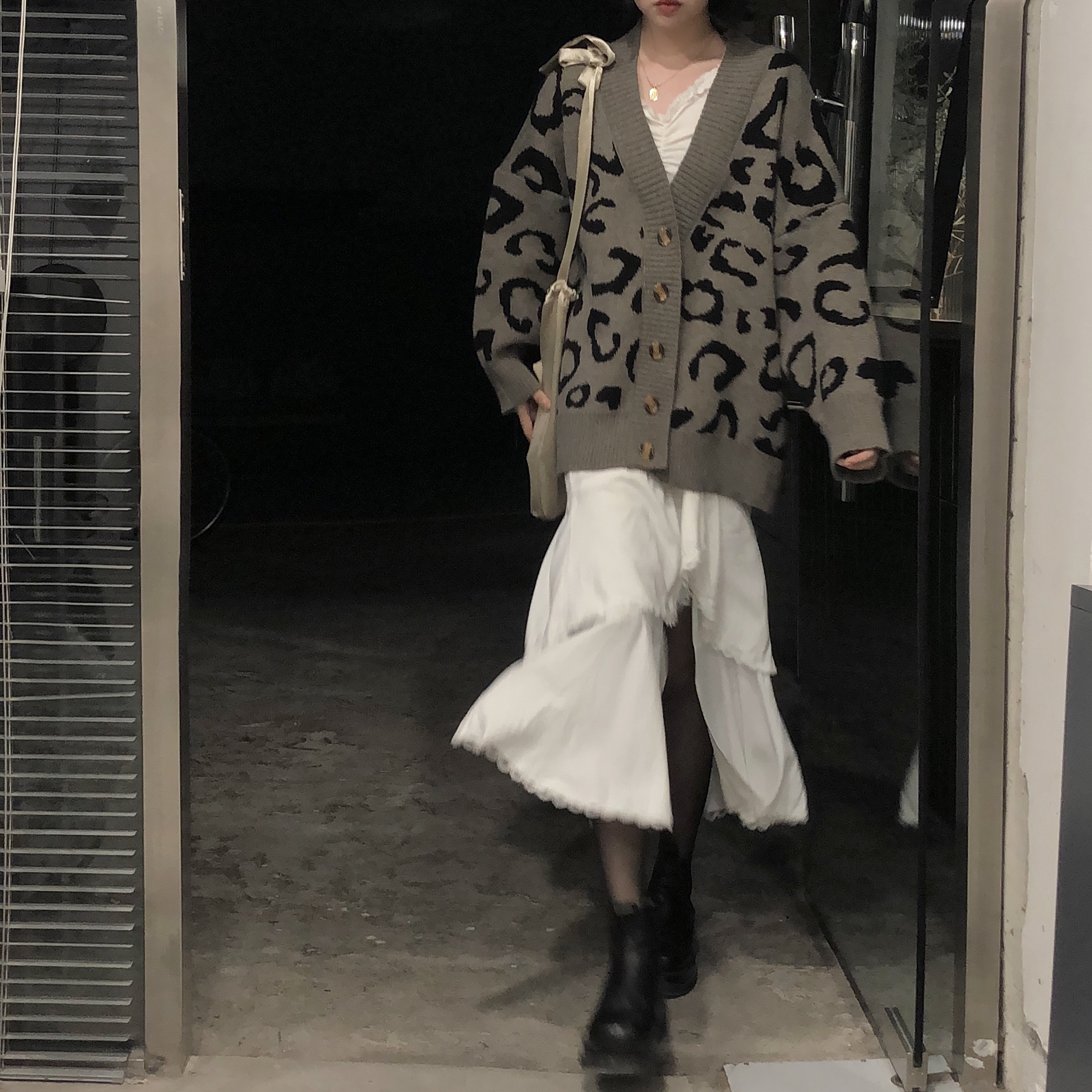 實拍實價 秋冬V領豹紋毛衣長袖開衫上衣外套