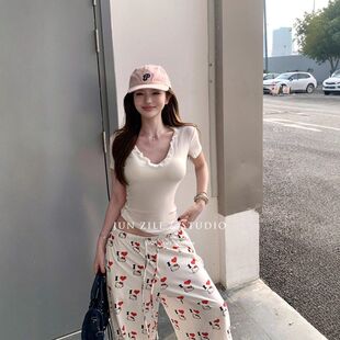 设计性感V显瘦女夏装 辣妹花边纯欲风T恤显身材肩 修身 上衣领正短袖