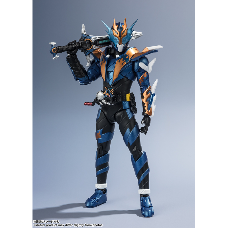 有货 万代 SHF 假面骑士克罗兹 平成世纪版 可动手办模型