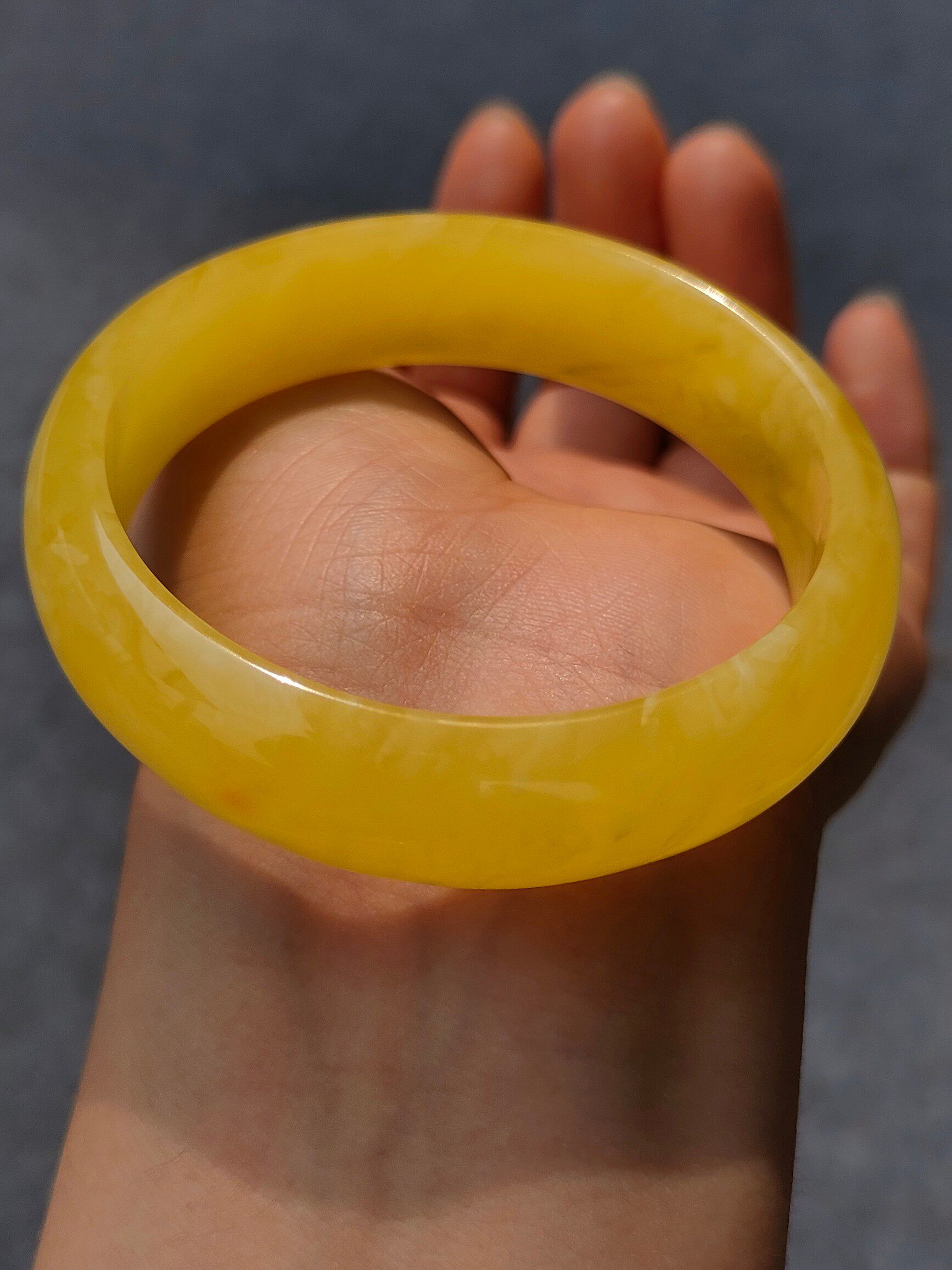 精美鸡油黄蜜蜡手镯，53.7圈手饰