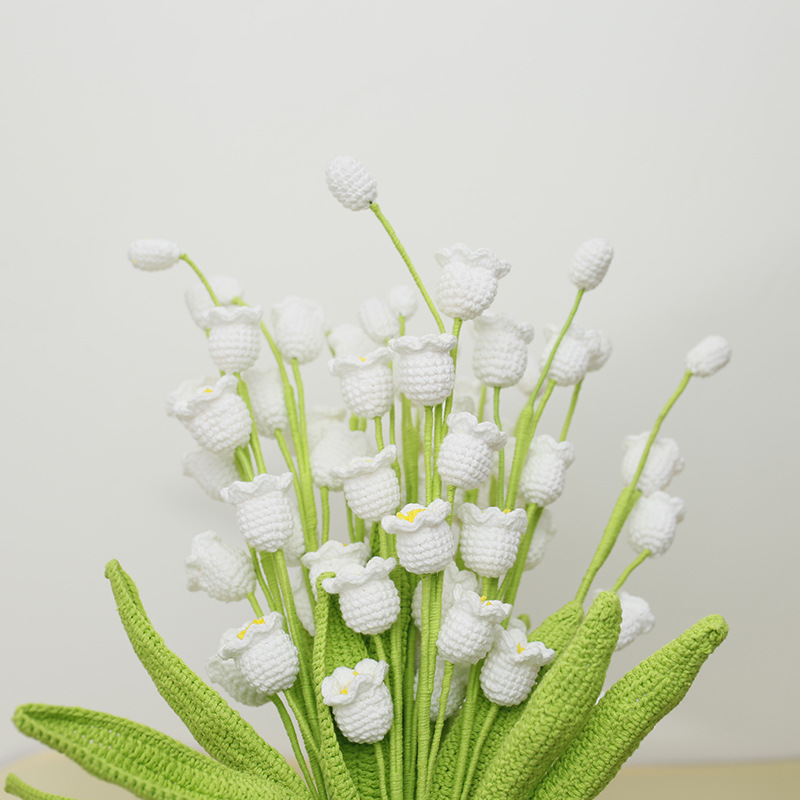 新款手工钩织仿真花 织铃兰花束 高档手编花成品现货双支价格