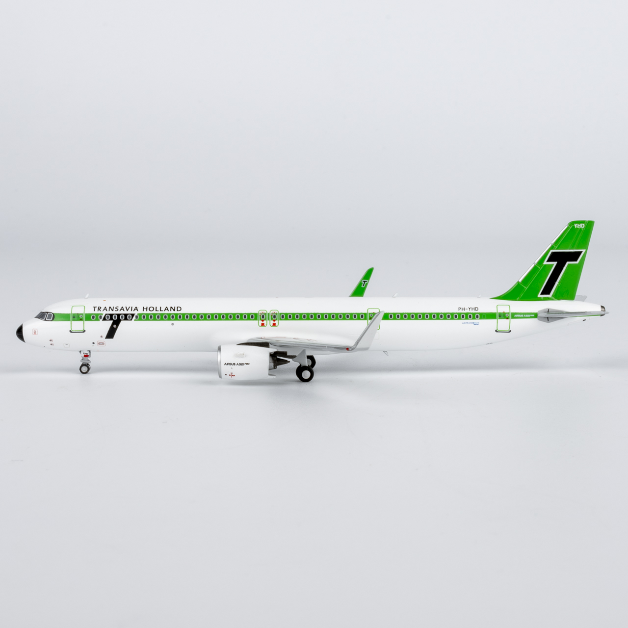 NG 13139 Transavia A321neo PH-YHD 1:400
