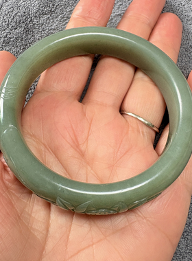 天然俄料和田玉粉青鸭蛋青雕花手镯国风复古显白高品质60正圈福镯