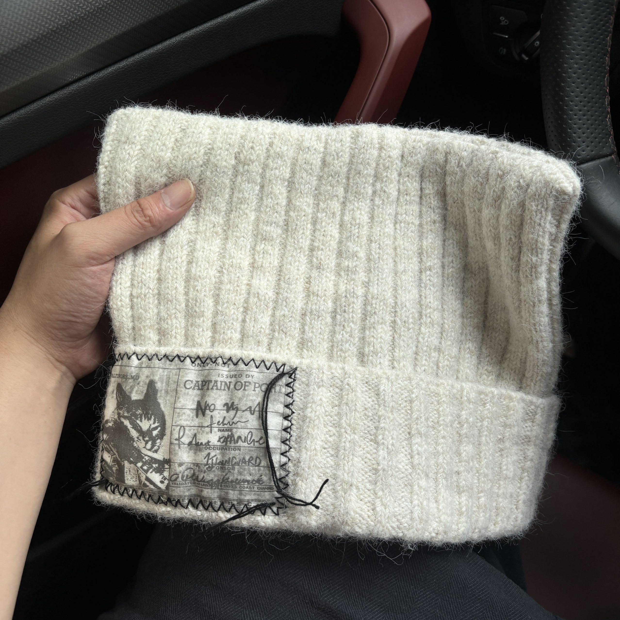 日系复古猫咪布标针织冷帽女米白杂色贴布翻边加厚显瘦套头毛线帽