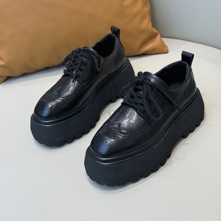 复古高端厚底松糕乐福鞋女2026春季新款雕时髦个性增高布洛克女鞋