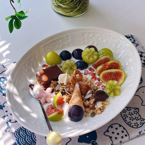 纯白ins椭圆盘深盘百搭好看大容量10英寸陶瓷盘子鱼盘沙拉盘