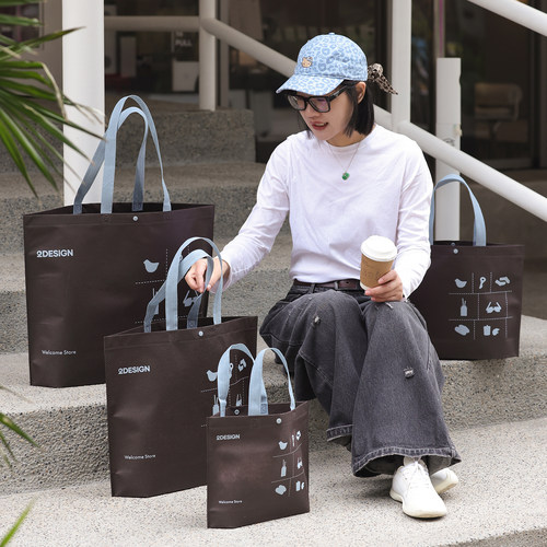 新款服装店咖啡色配雾霾蓝手提袋