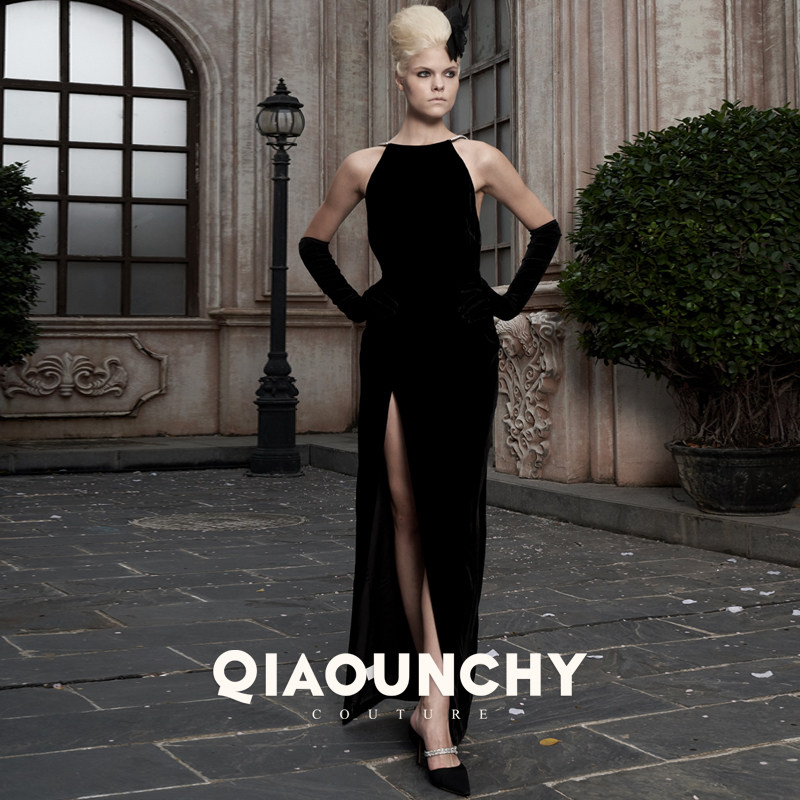 特工风 QIAOUNCHY俏云曦 | 黑色裸背丝绒吊带开襟法式礼服裙长裙