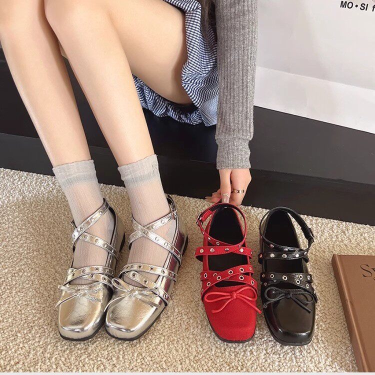 交叉绑带蝴蝶结小单鞋女真皮新款浅口铆钉平底芭蕾鞋配裙子Lolita