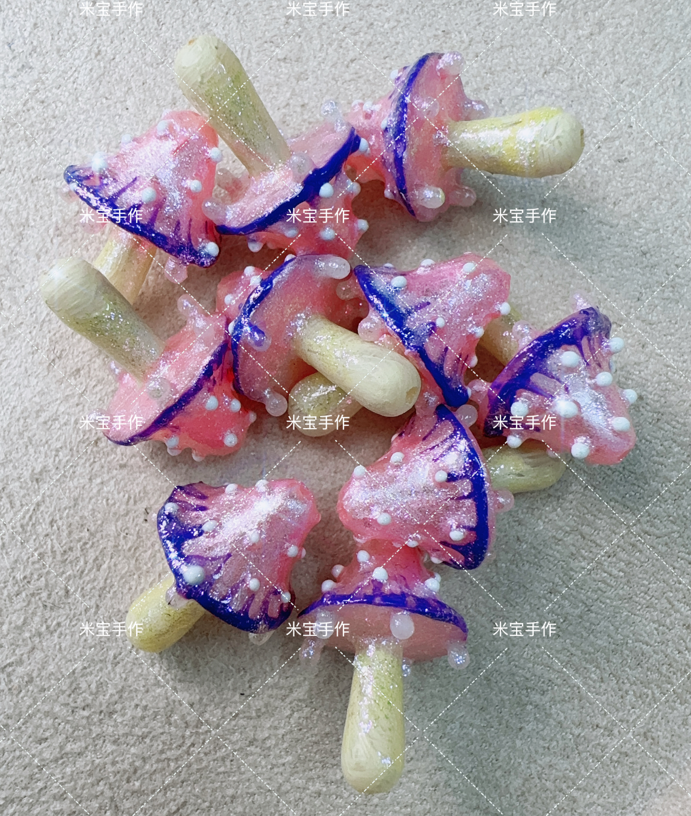 【满百包邮】居居家韩国定制手绘立体蘑菇串珠手机链包挂配件050