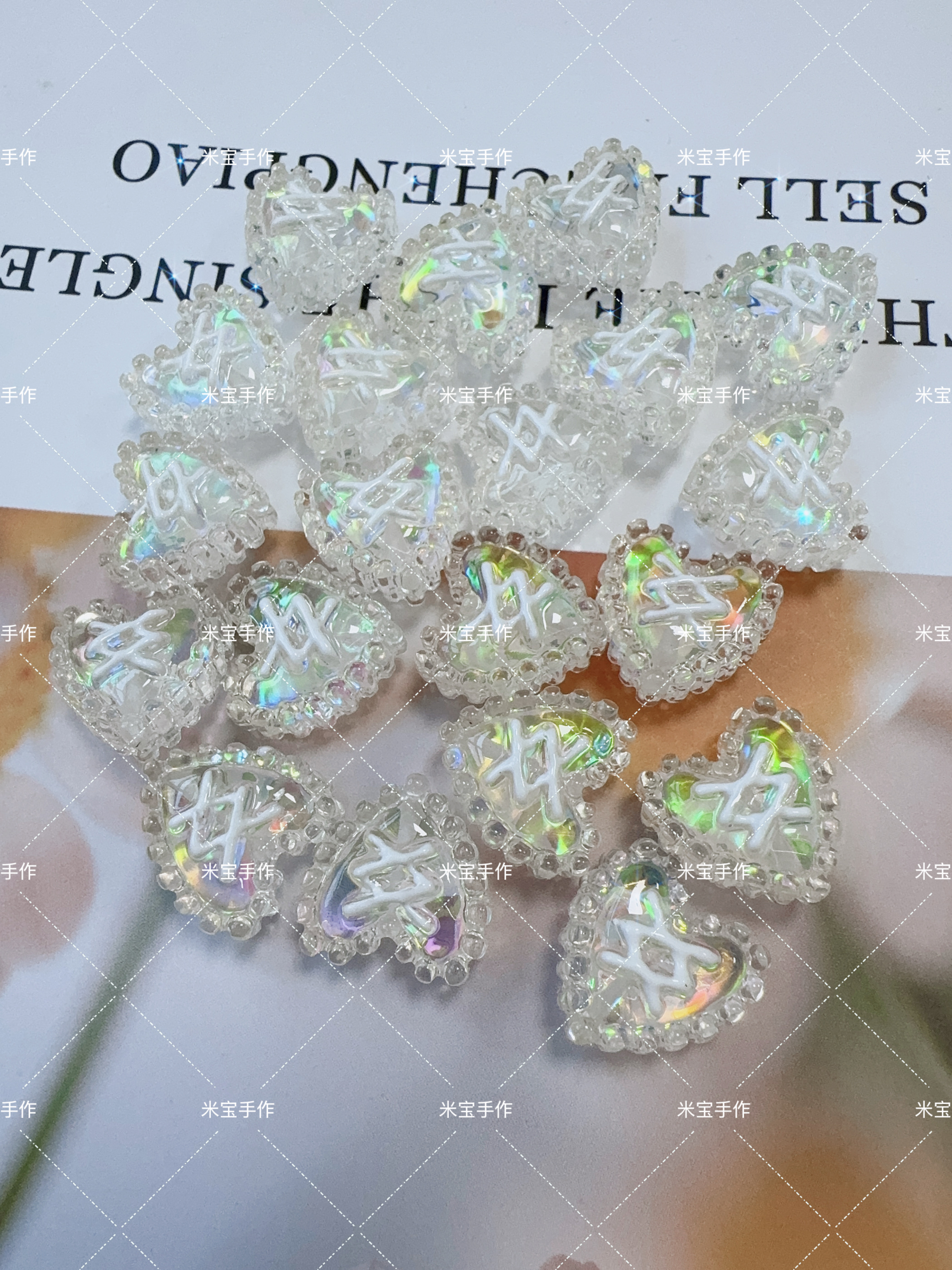 【满百包邮】韩国定制磨砂透色发光缝补爱心珠手机链包挂配件058