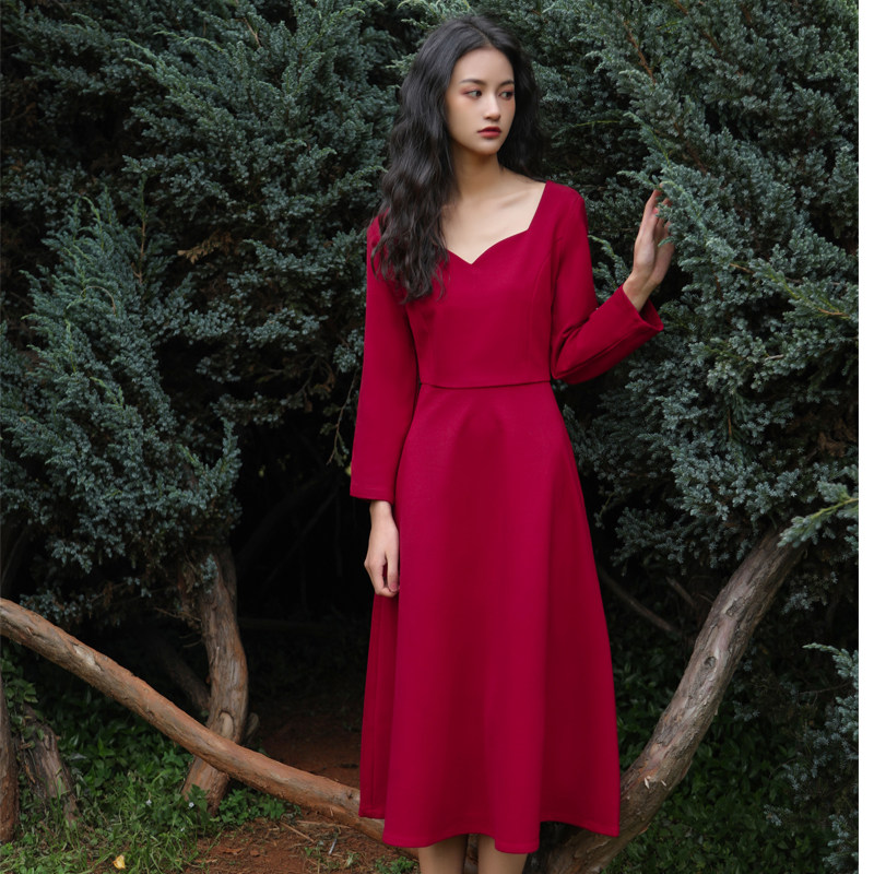 红色礼服裙春秋季2022新款女装复古九分袖法式内搭打底连衣裙女