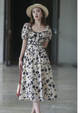 juju定制黑色碎花连衣裙女夏季新款方领气质收腰显瘦法式茶歇裙子