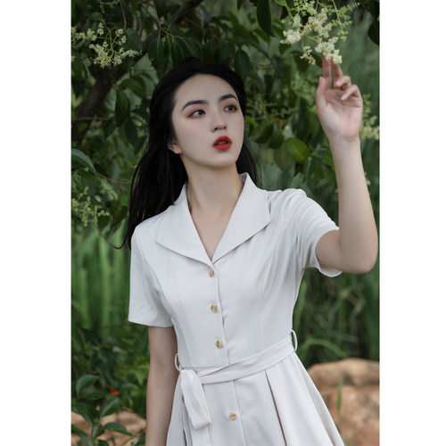 juju定制赫本风小白裙子复古衬衫