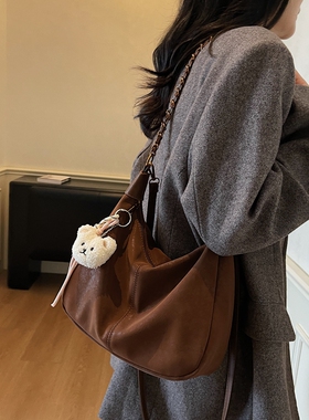 复古麂皮腋下包女2025新款秋冬时尚百搭大容量通勤上班单肩枕头包