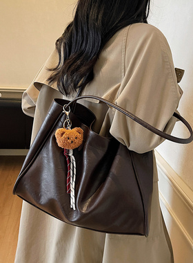 2025新款时尚百搭单肩包女大容量通勤水桶包高级感小众设计托特包