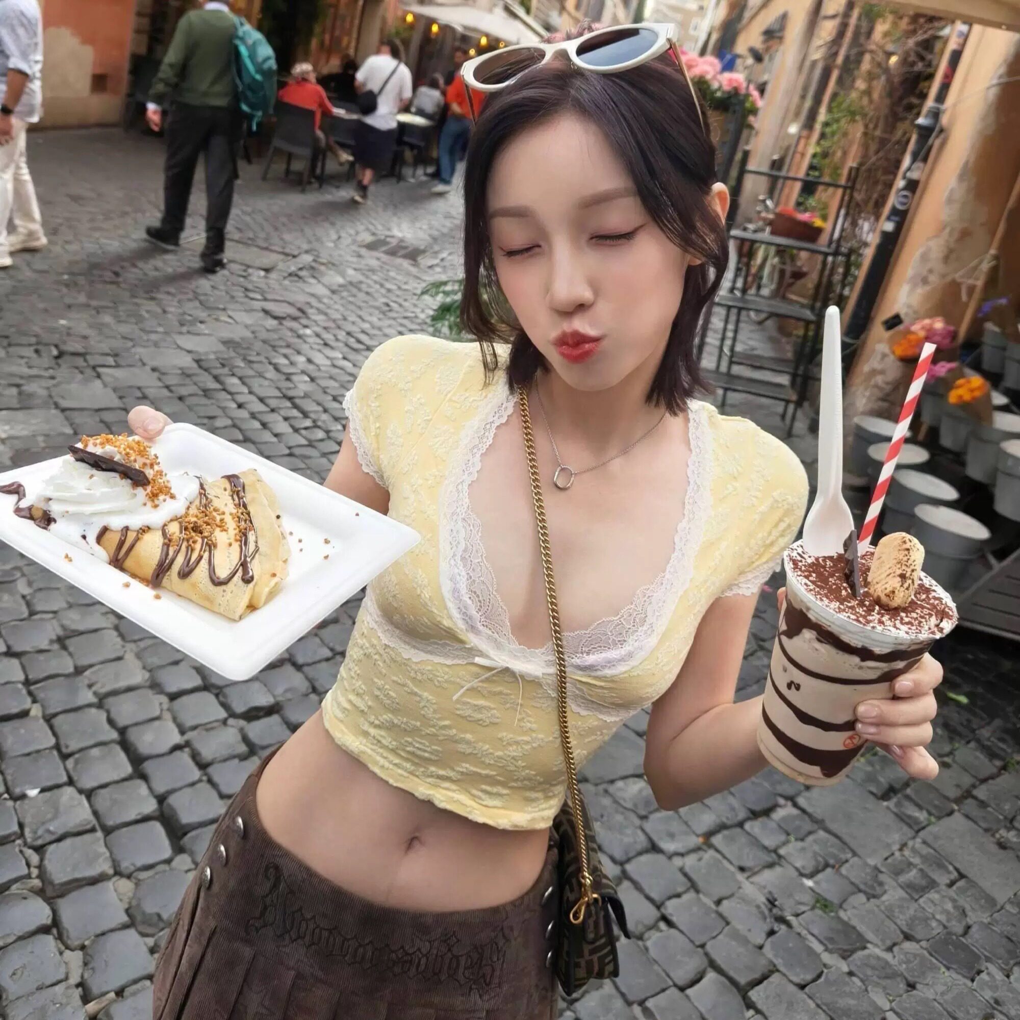 UO UrbanOutfitters 宋雨琦同款无缝针织蕾丝边修身短款T恤女夏季
