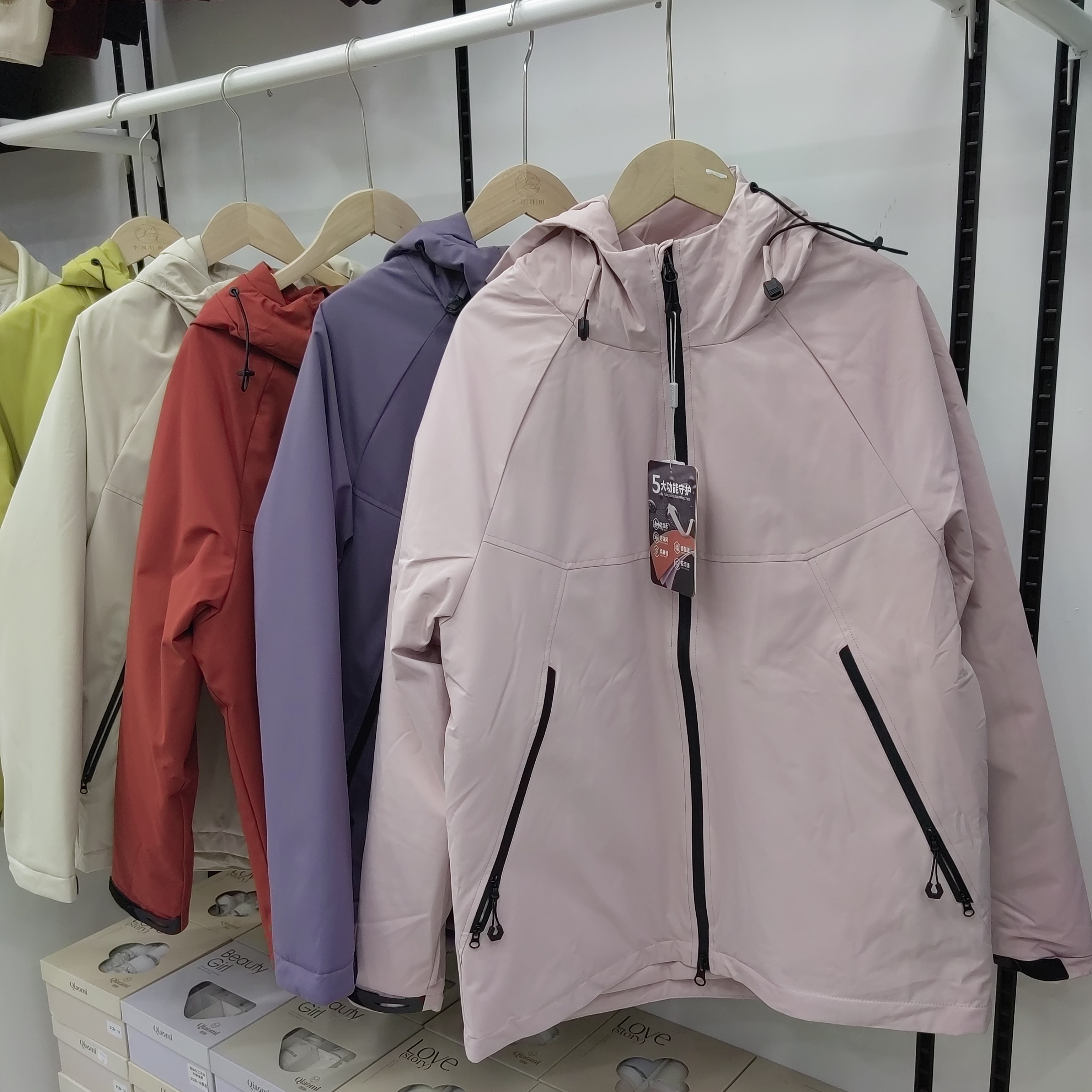 冬季女士冲锋衣外套100%羊毛加厚户外运动休闲连帽防风防水棉服