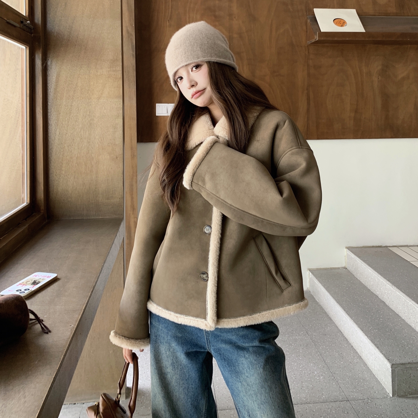 【新款】卡其色翻领皮毛一体外套B208-9085-P185K288，女装短外套，浙宝208