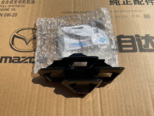 马自达昂克赛拉前杠拖钩盖原厂