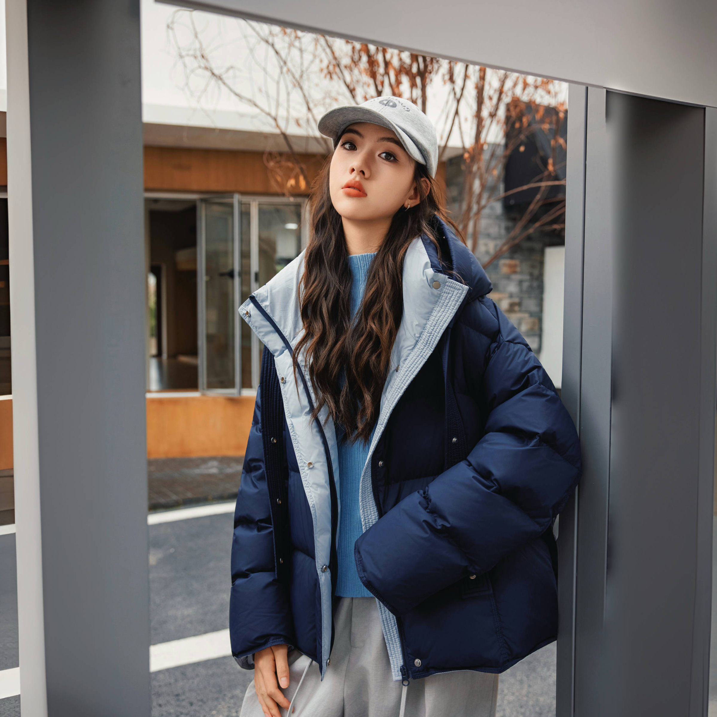 中大童女童羽绒服2025年时尚保飘带款90绒连帽羽绒服85801款