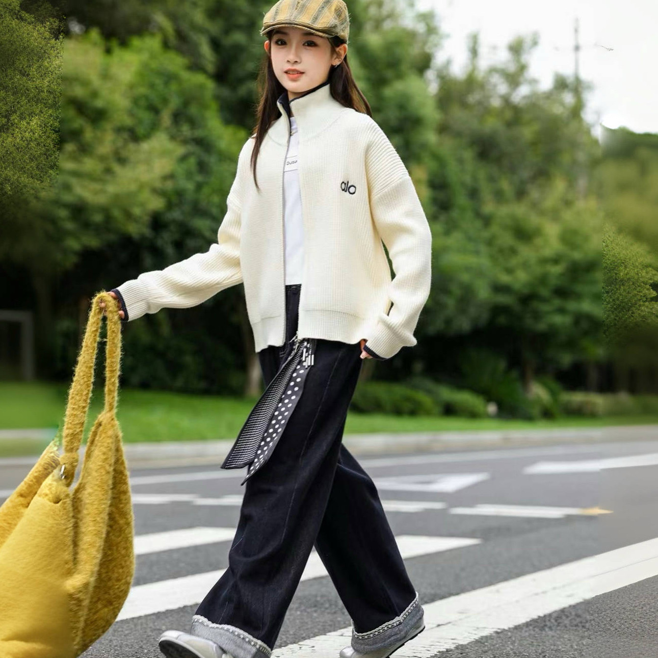 中大童女童外套2025新立领针织厚款88052毛衣外套黑点丝带牛仔裤