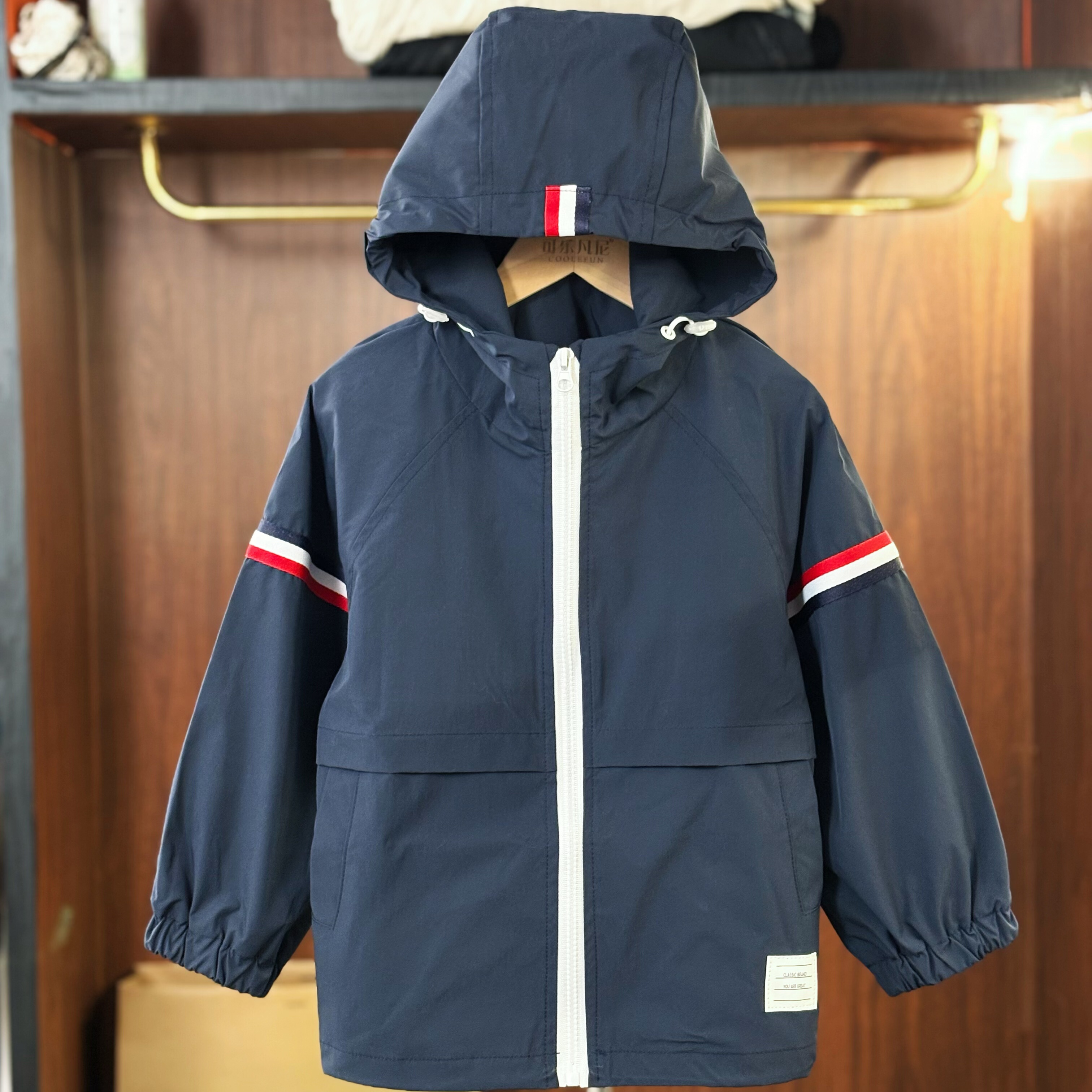 儿童冲锋衣男女童连帽休闲春秋外套中大童防水户外冲锋衣