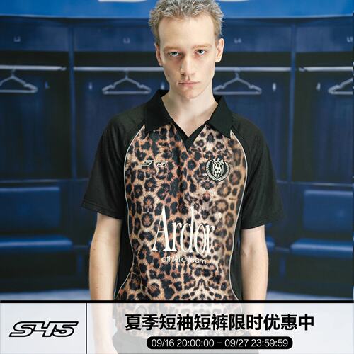 S45豹纹标语短袖足球T恤