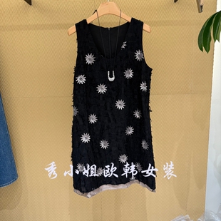 V领刺绣连衣裙女无袖 气质优雅背心裙显瘦 新款 欧洲站2026春季