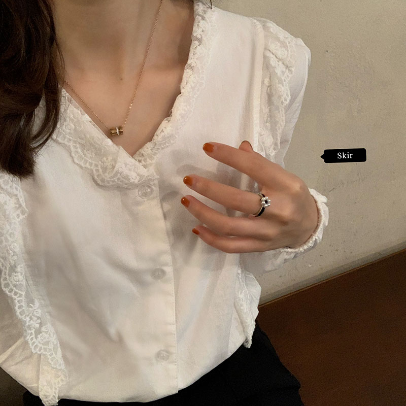 Real shot real price Korean version new small design feeling lace collar temperament shirt top