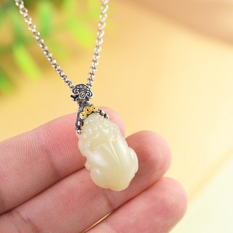 和田玉貔貅银吊坠复古工艺银挂件
