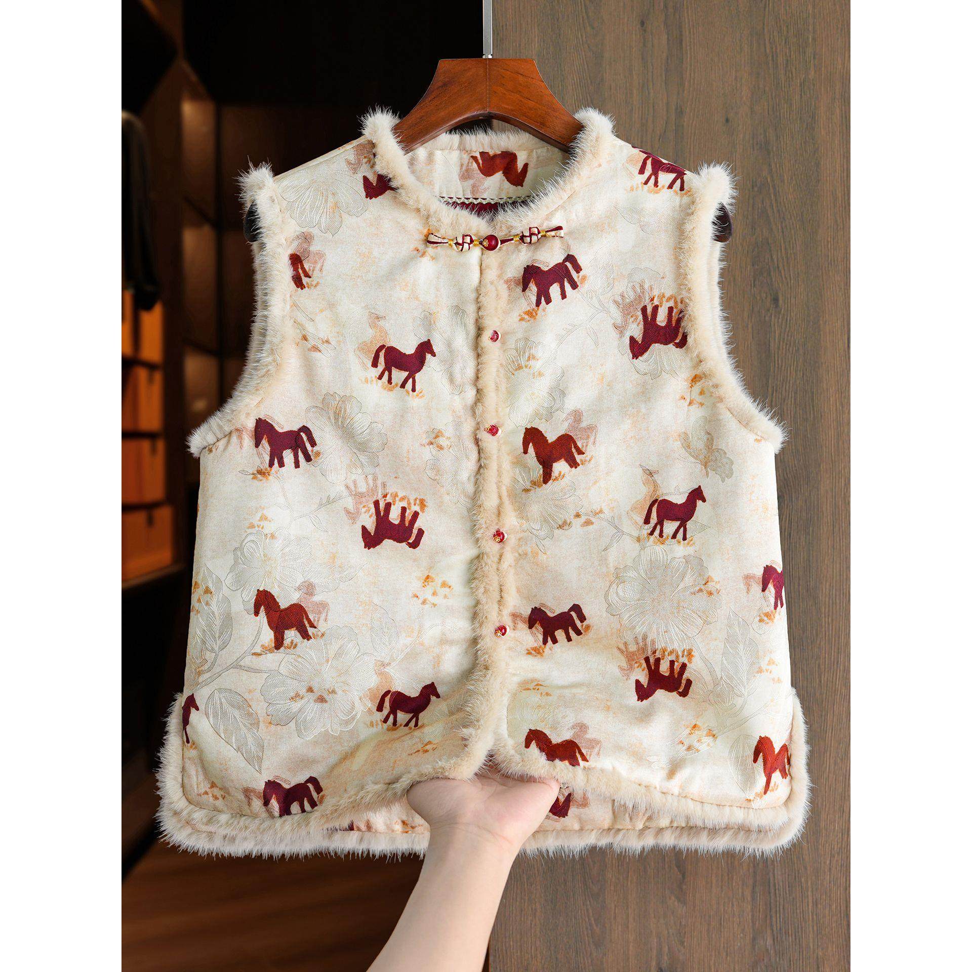 2025年冬新中式简约温柔毛边立领马甲女洋气复古夹棉坎肩背心开衫,女装/女士精品,马夹,淘宝优惠券,粉丝福利购,淘宝优惠卷