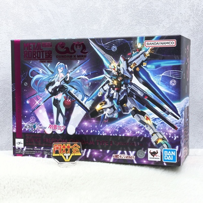 万代MR魂初音未来强袭自由模型