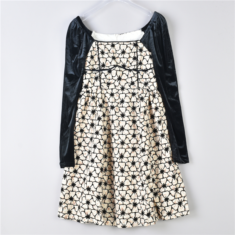 法式方领连衣裙遮肉显瘦a字裙