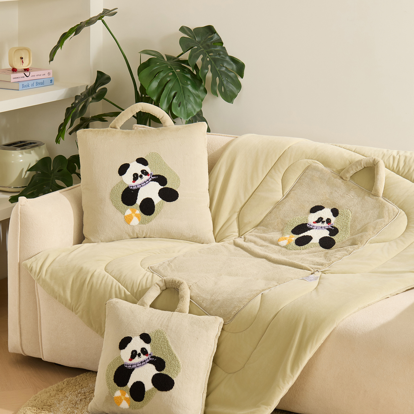 可爱熊猫抱枕被子两用牛奶绒加厚保暖办公室午睡沙发盖毯汽车靠垫
