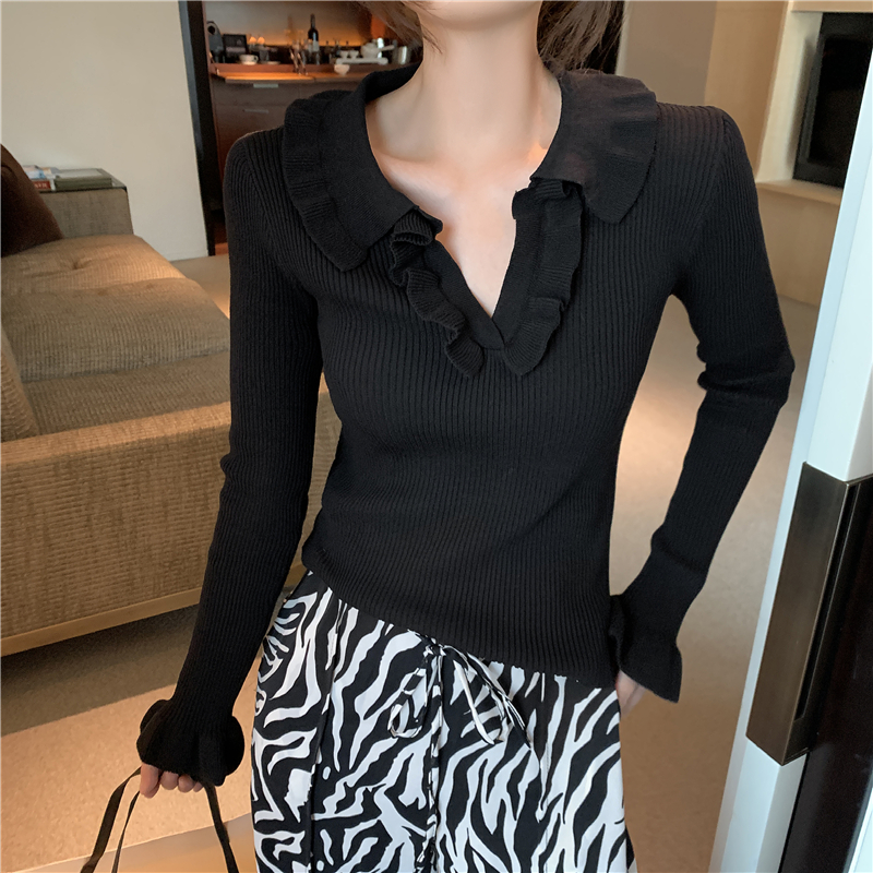 Real shot ~ new design sense of autumn / winter 2020 long sleeve women's French retro V-neck showing thin and versatile knitted T-shirt