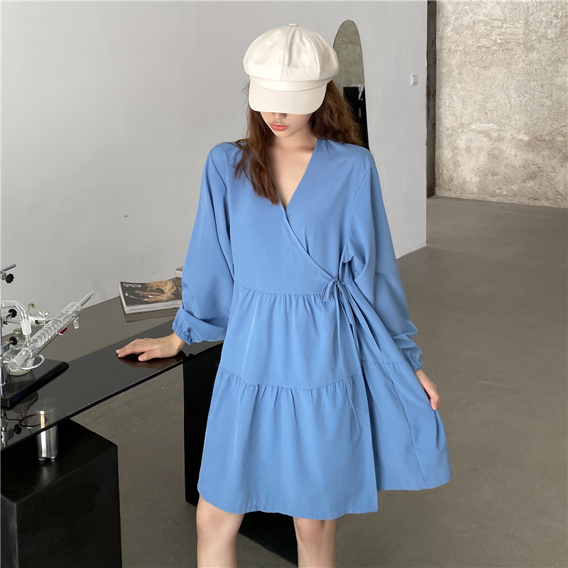 Real shot of 2020 autumn new design sense small family girlfriends long sleeve retro V-neck dress