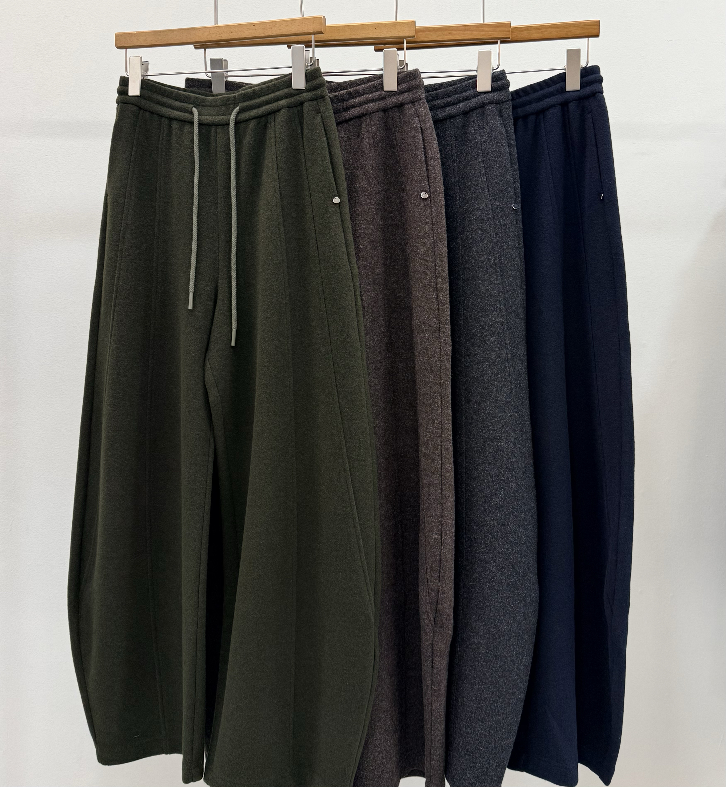 【秋冬版卫裤】弹力腰弯刀型磨毛感卫裤  cana韩代正品